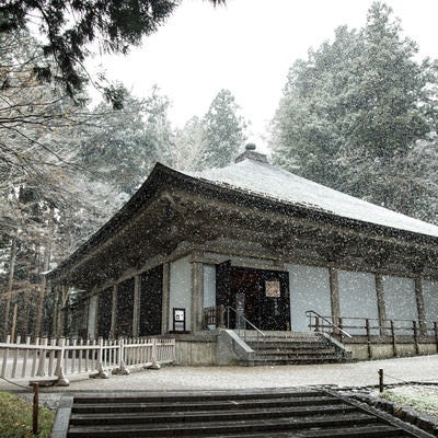 冬の中尊寺金色堂の写真