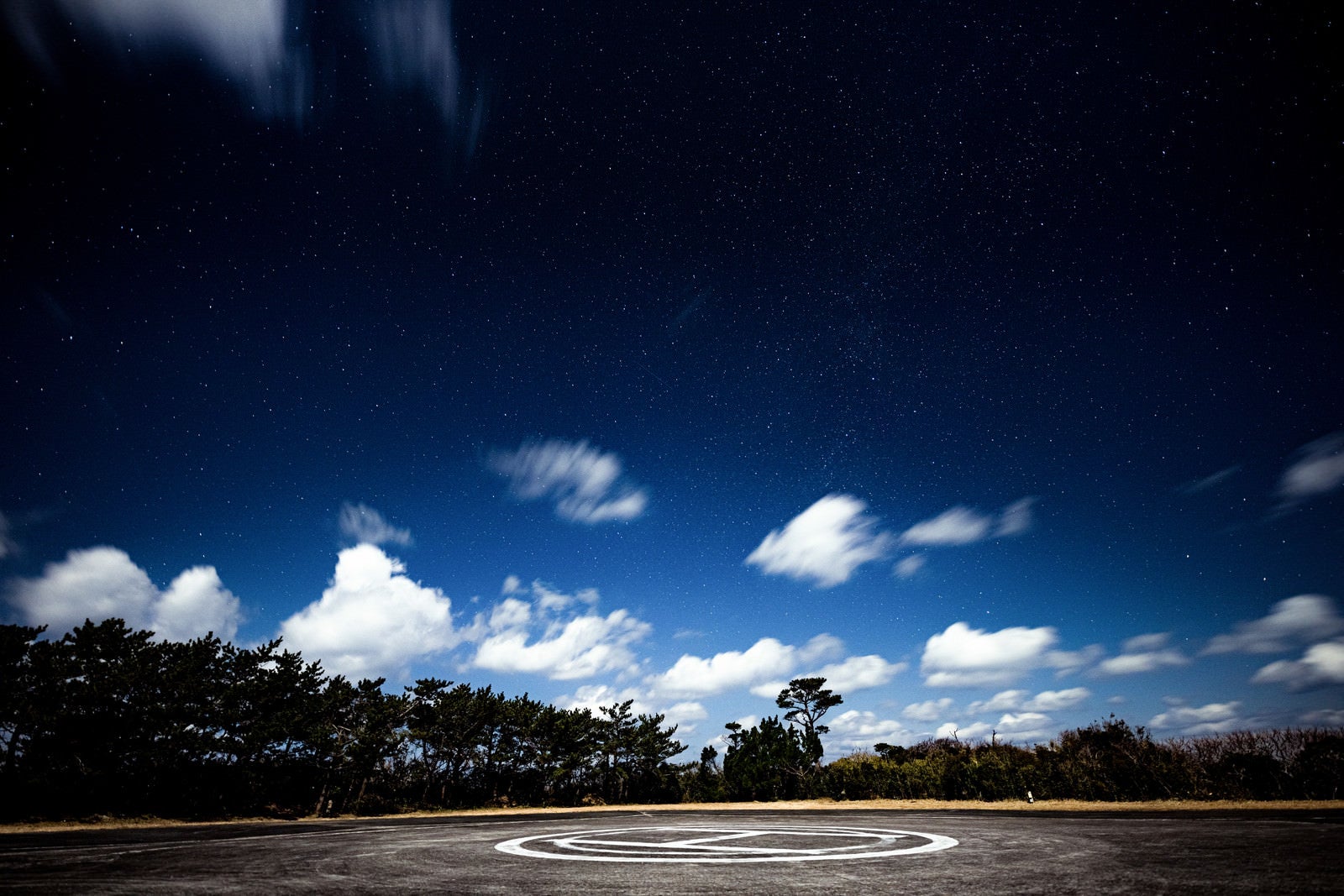 「神津島ヘリポート場から見える星空」の写真