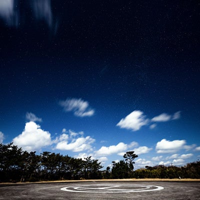 神津島ヘリポート場から見える星空の写真