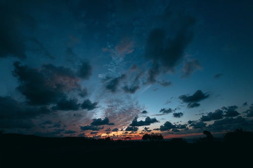 夕焼け空とよたね広場（神津島）の写真