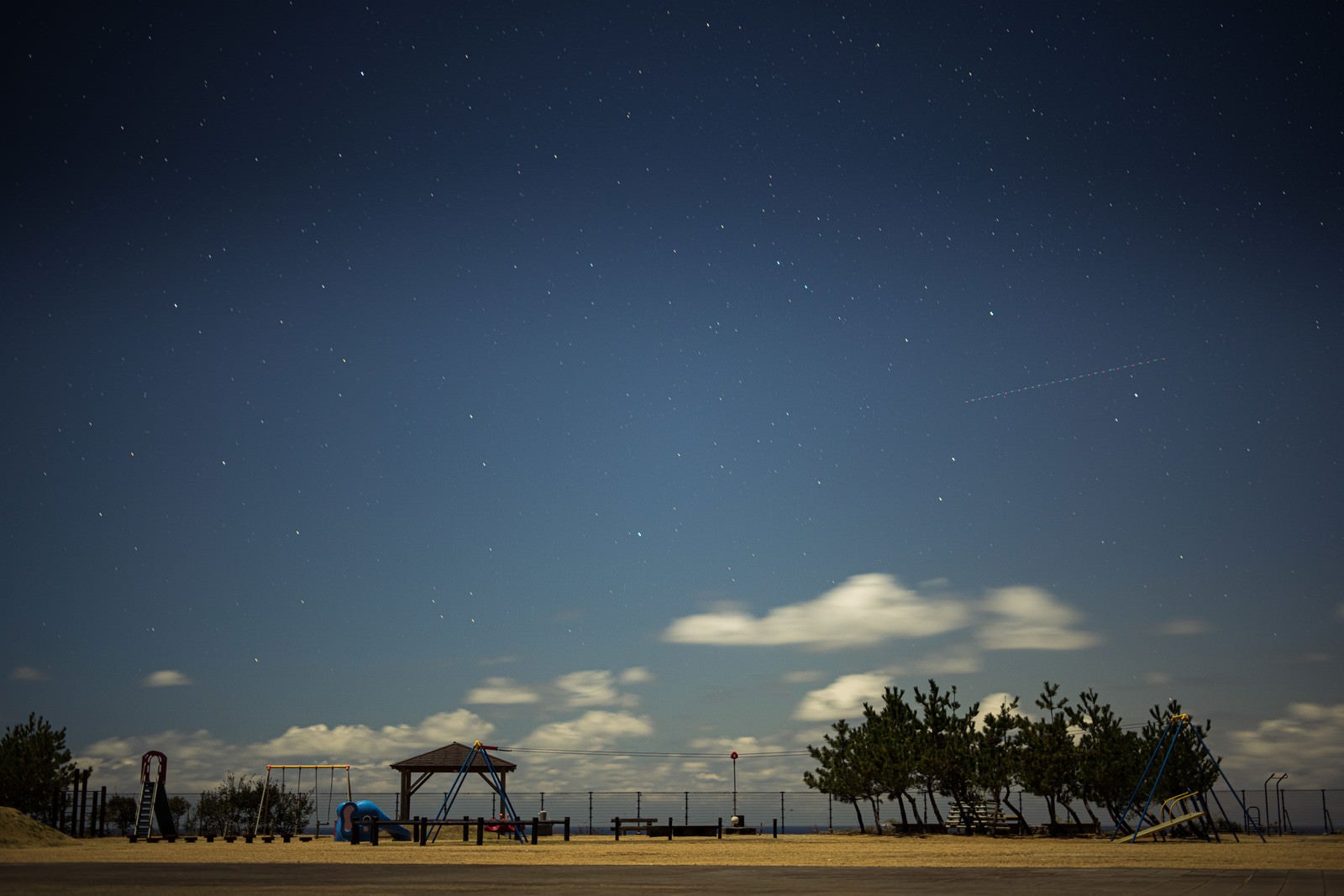 「神津島の星空スポット、よたね広場からの夜景」の写真
