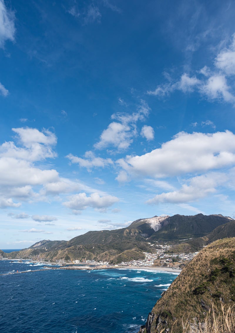 「青空と神津島の様子」の写真