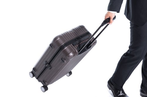伸縮ハンドル式のスーツケースの写真