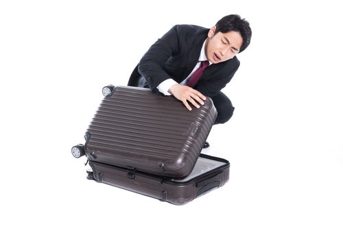スーツケースが閉まらないの写真