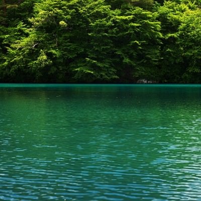 コバルトブルーの五色沼の写真