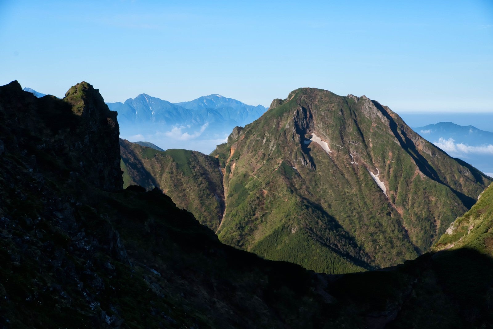 「横岳から望む阿弥陀岳」の写真