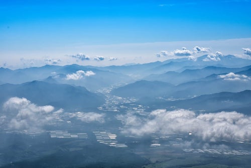 清里高原の水田風景と雲海の写真