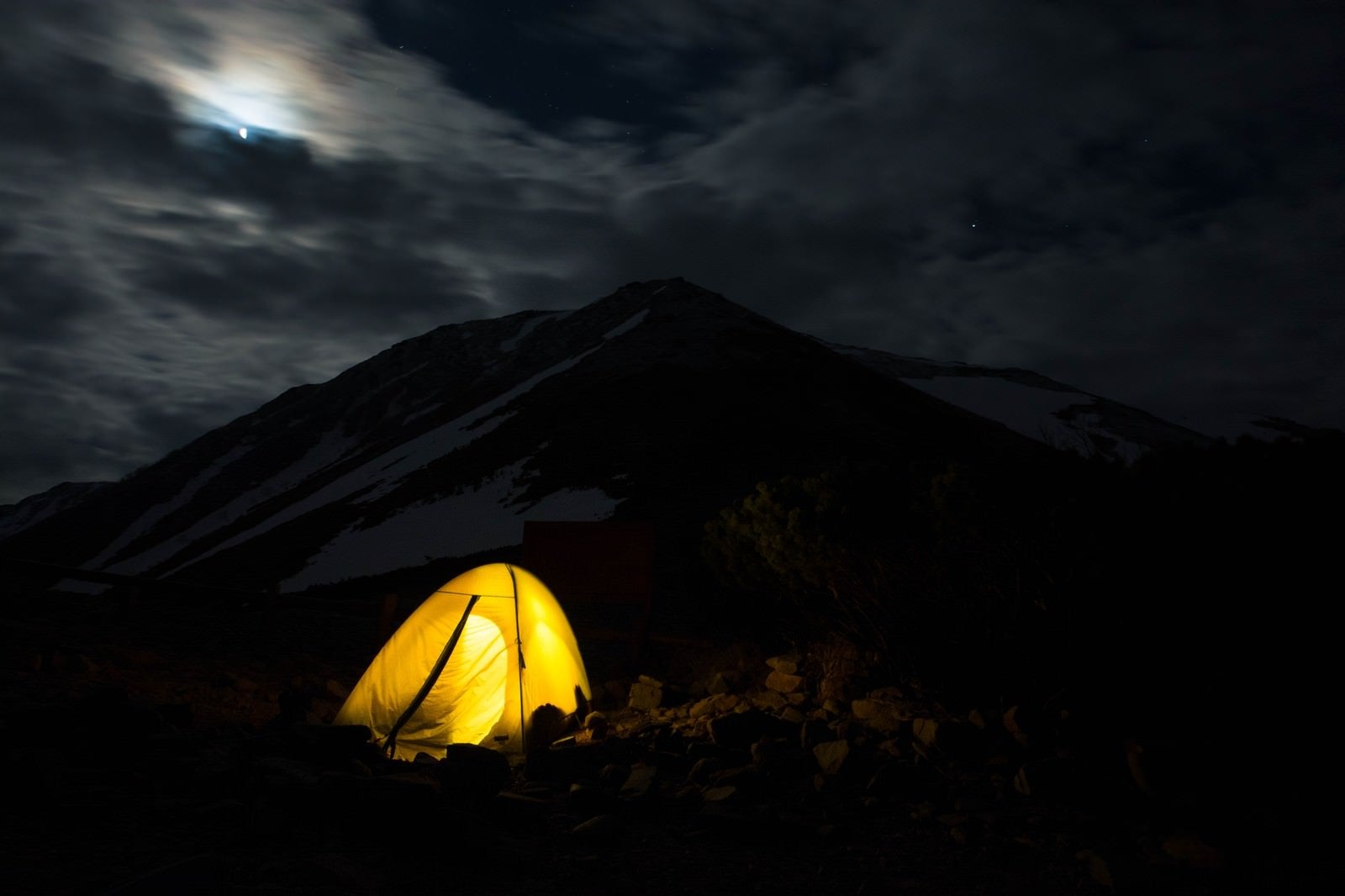 「山でテント泊（ひとりぼっちの旅）」の写真