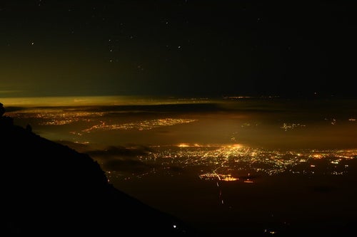 富士山からの街の夜景の写真