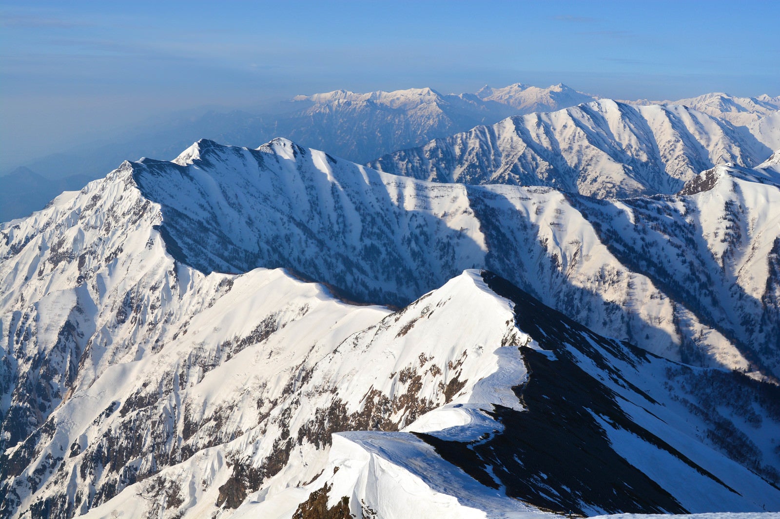「雪残る爺ヶ岳（北アルプス）」の写真