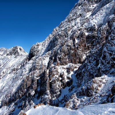 赤岳の岩壁（冬）の写真