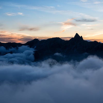 雲海に浮かぶ槍ヶ岳（八ヶ岳南部）の写真