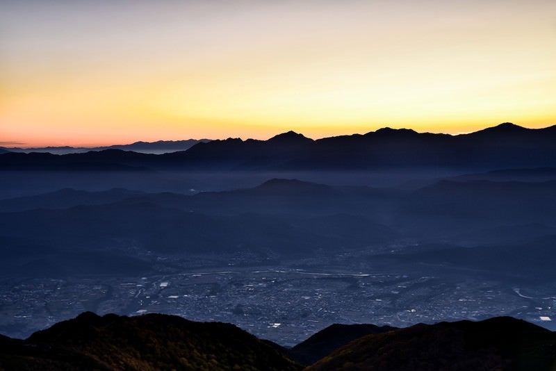 朝焼けの甲斐駒ヶ岳（赤石山脈北端）の写真