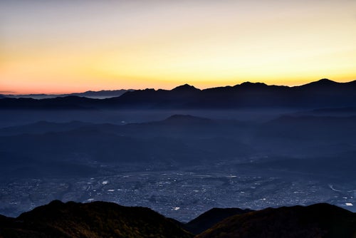 朝焼けの甲斐駒ヶ岳（赤石山脈北端）の写真