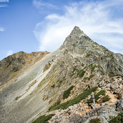 東鎌尾根から見上げる槍ヶ岳（飛騨山脈南部）の写真