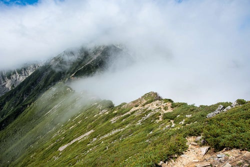 一峰から天狗の大下りへの登山道の写真