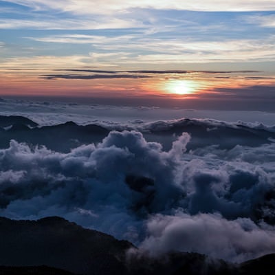 天狗原から見る日没目前の夕日 の写真