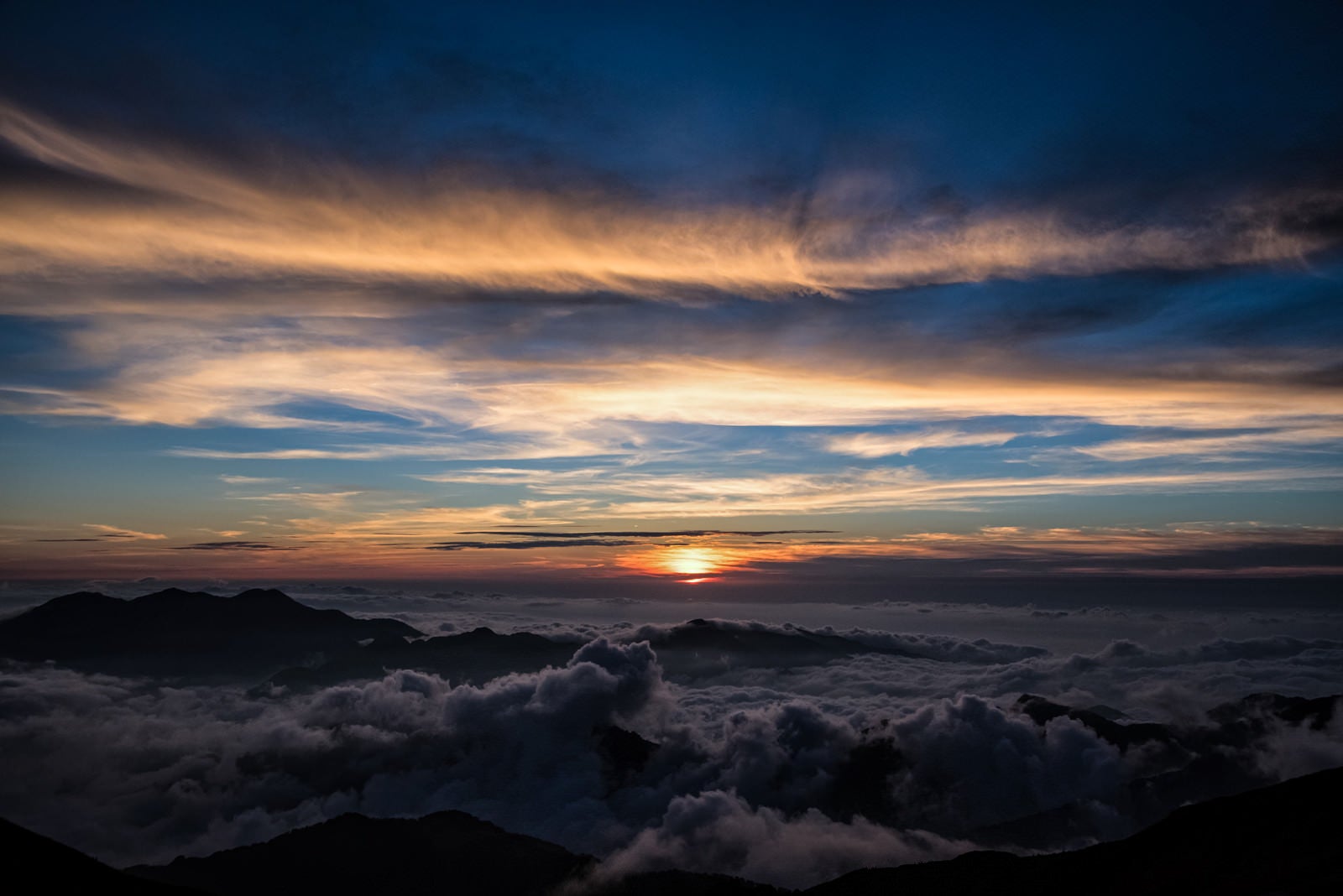 「天狗原から見る夕日の様子」の写真
