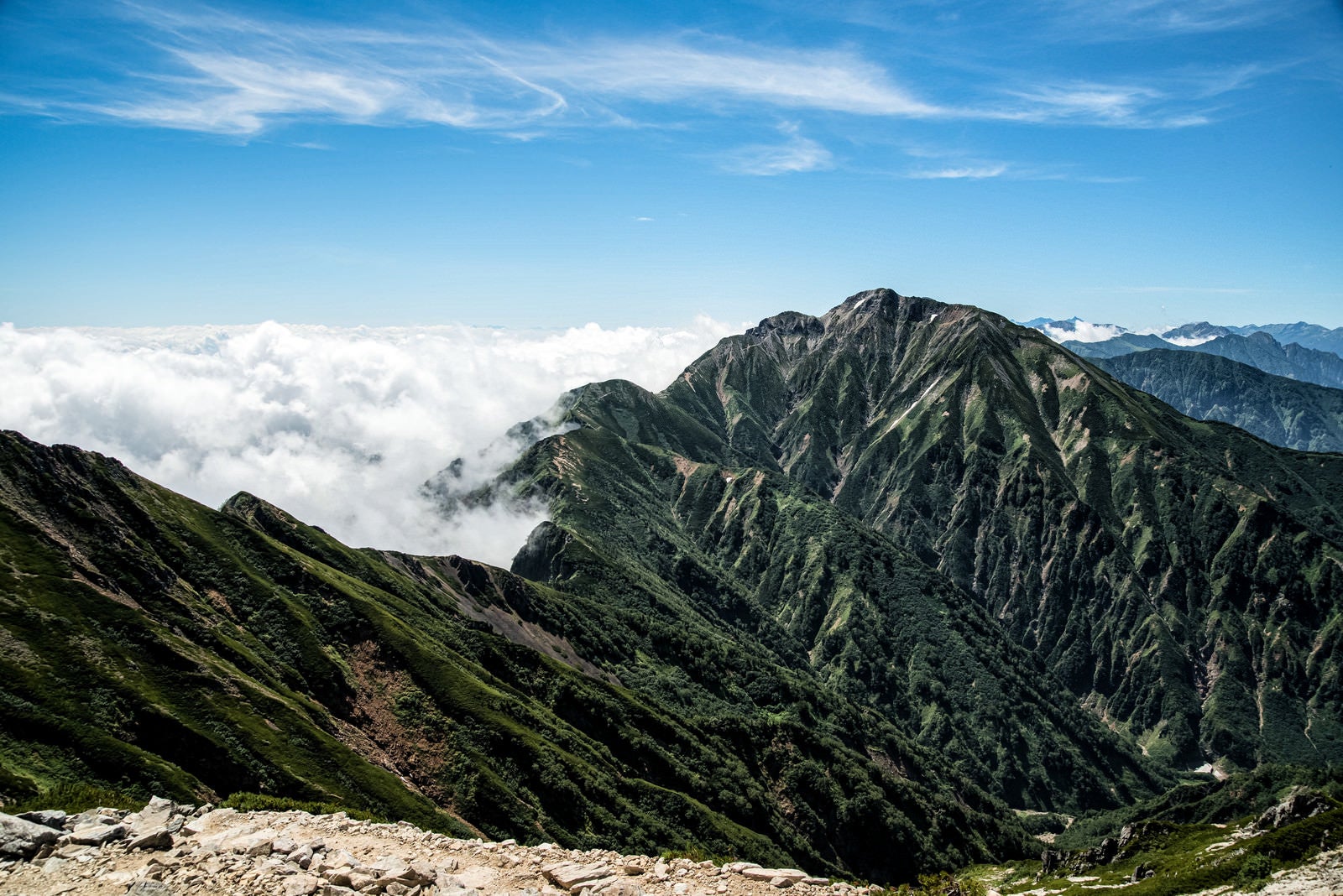 「唐松岳からみた五竜岳」の写真