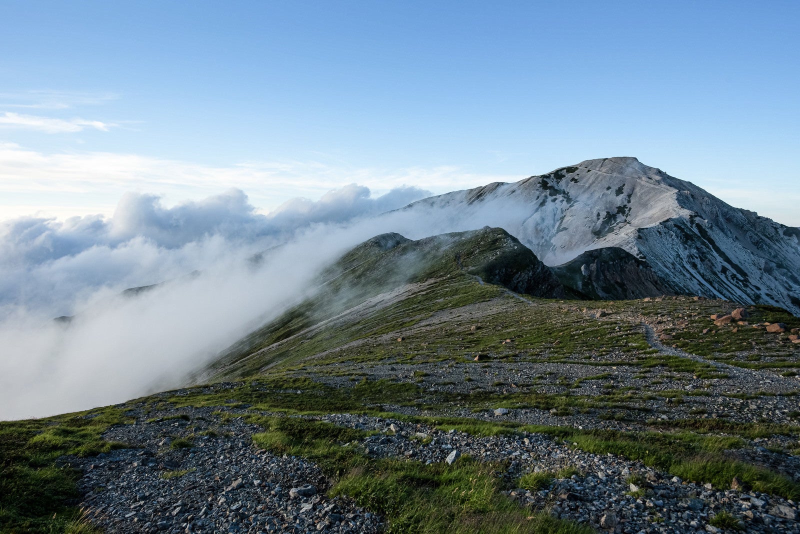 「白馬鑓ヶ岳を駆け上がる雲」の写真