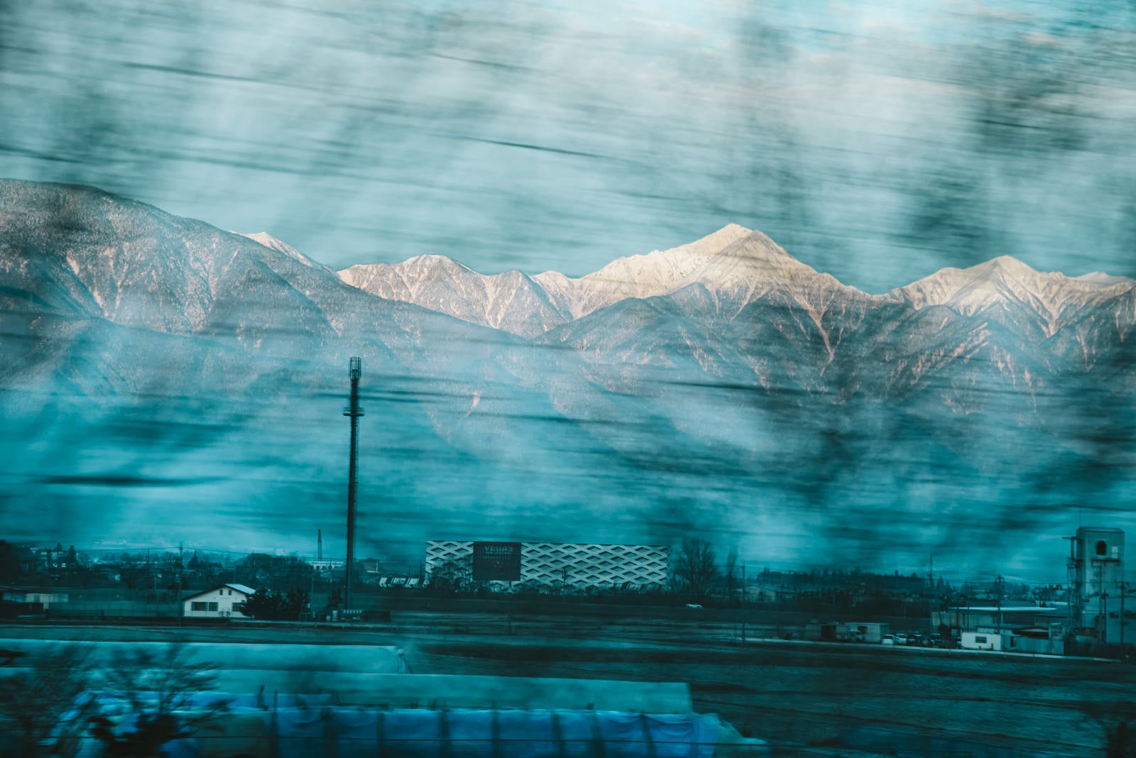 「車窓から見える常念岳（北アルプス）」の写真