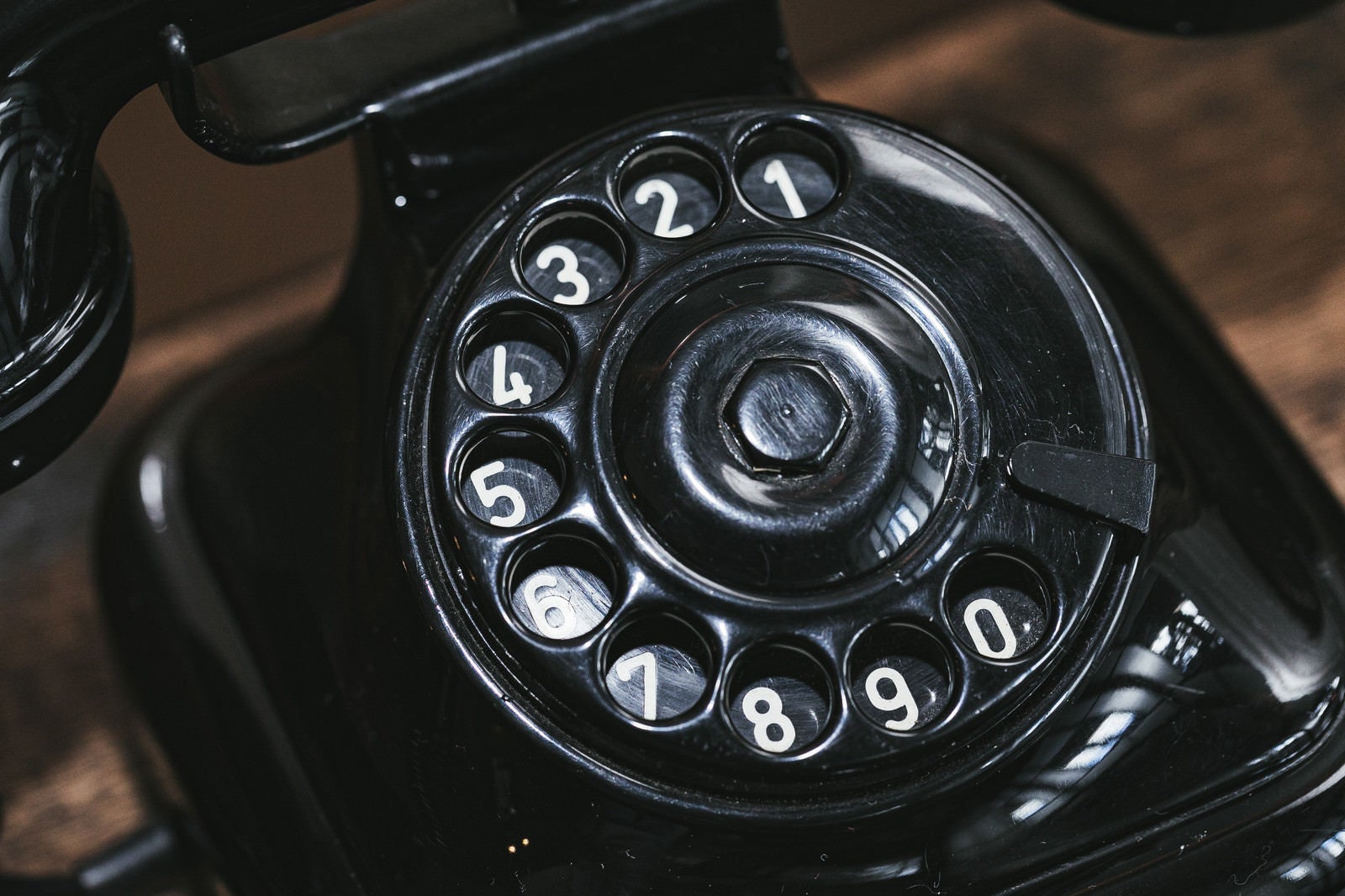 「黒電話のダイヤル」の写真