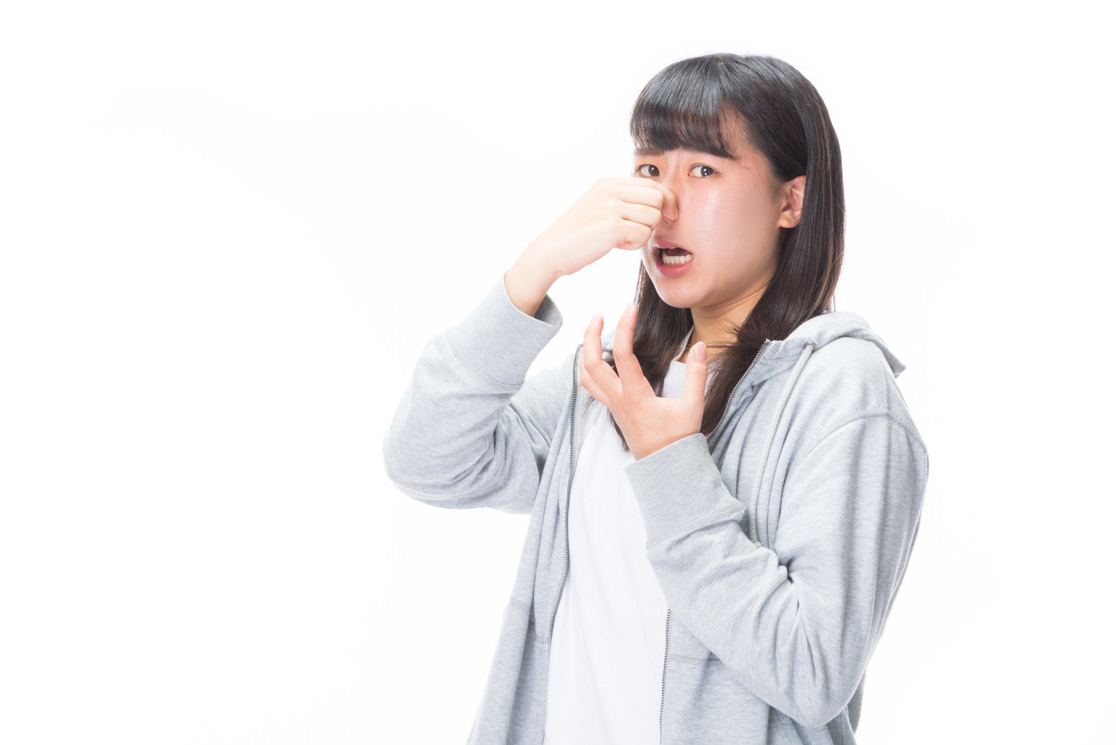「悪臭で息が詰まる女性」の写真［モデル：Mizuho］