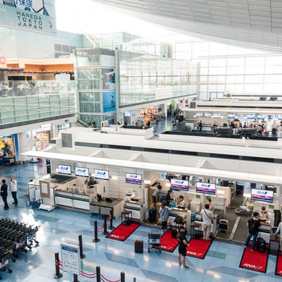 第三ターミナルの手荷物カウンター（羽田空港）の写真