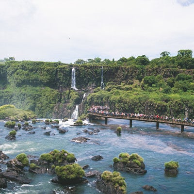 イグアスの滝待ちの行列（南米大陸）の写真