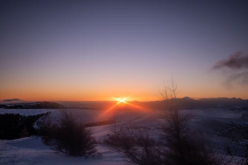 冬の美ヶ原高原の夜明けの写真