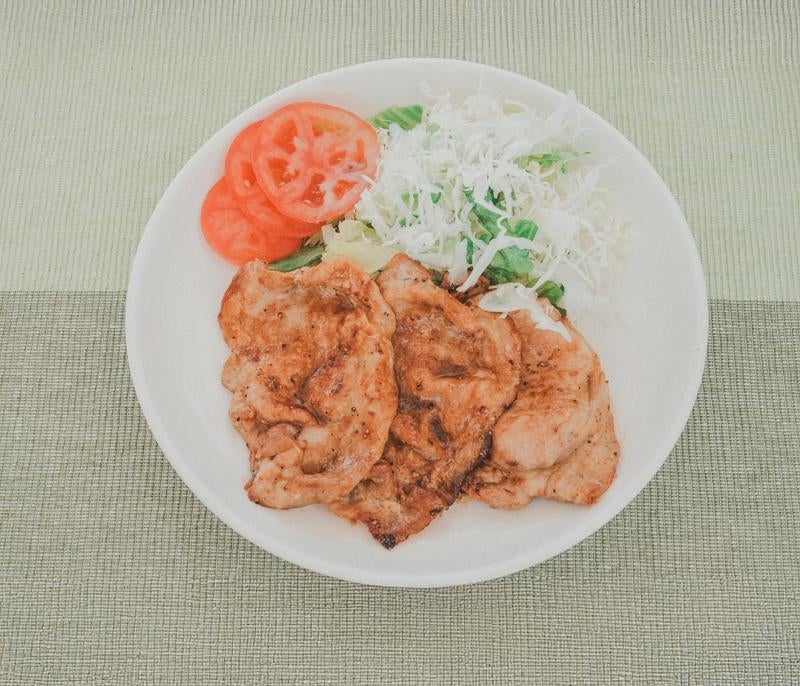 香ばしく焼き上げた豚肉の生姜焼きの写真