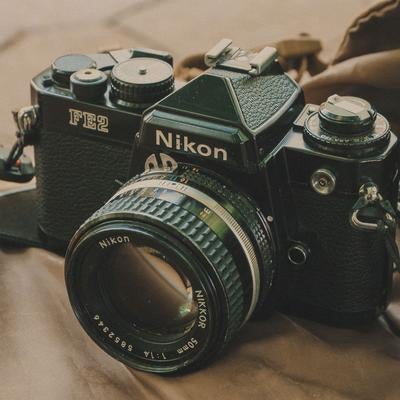クラシックなNikon FE2フィルムカメラの写真
