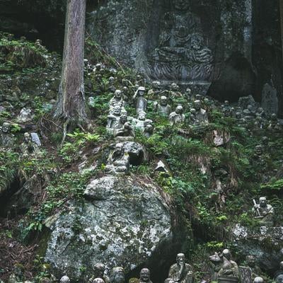 東堂山満福寺とお地蔵様の語り、時を越える対話の写真