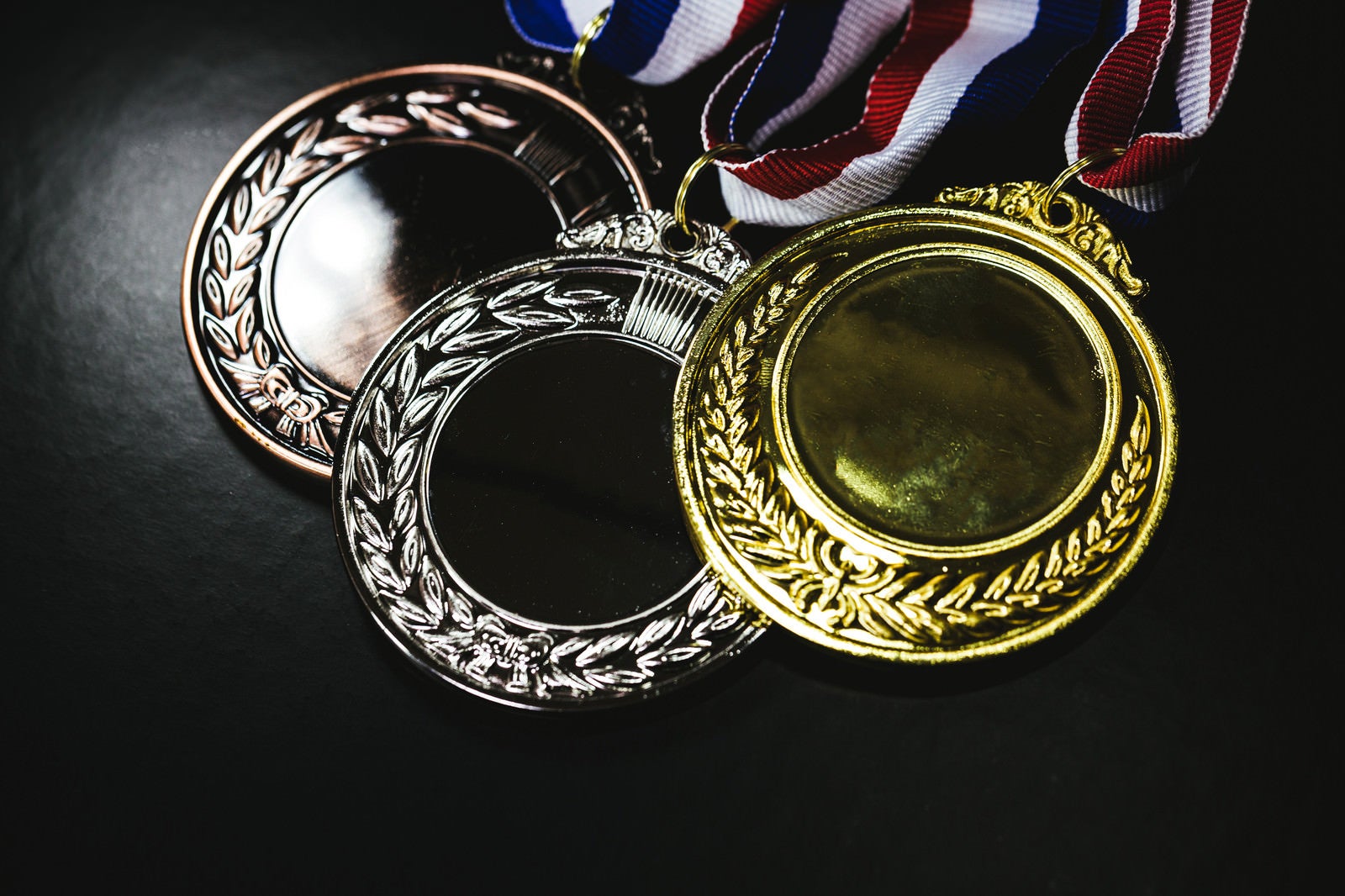 「勝者の証（金メダル・銀メダル・銅メダル）」の写真