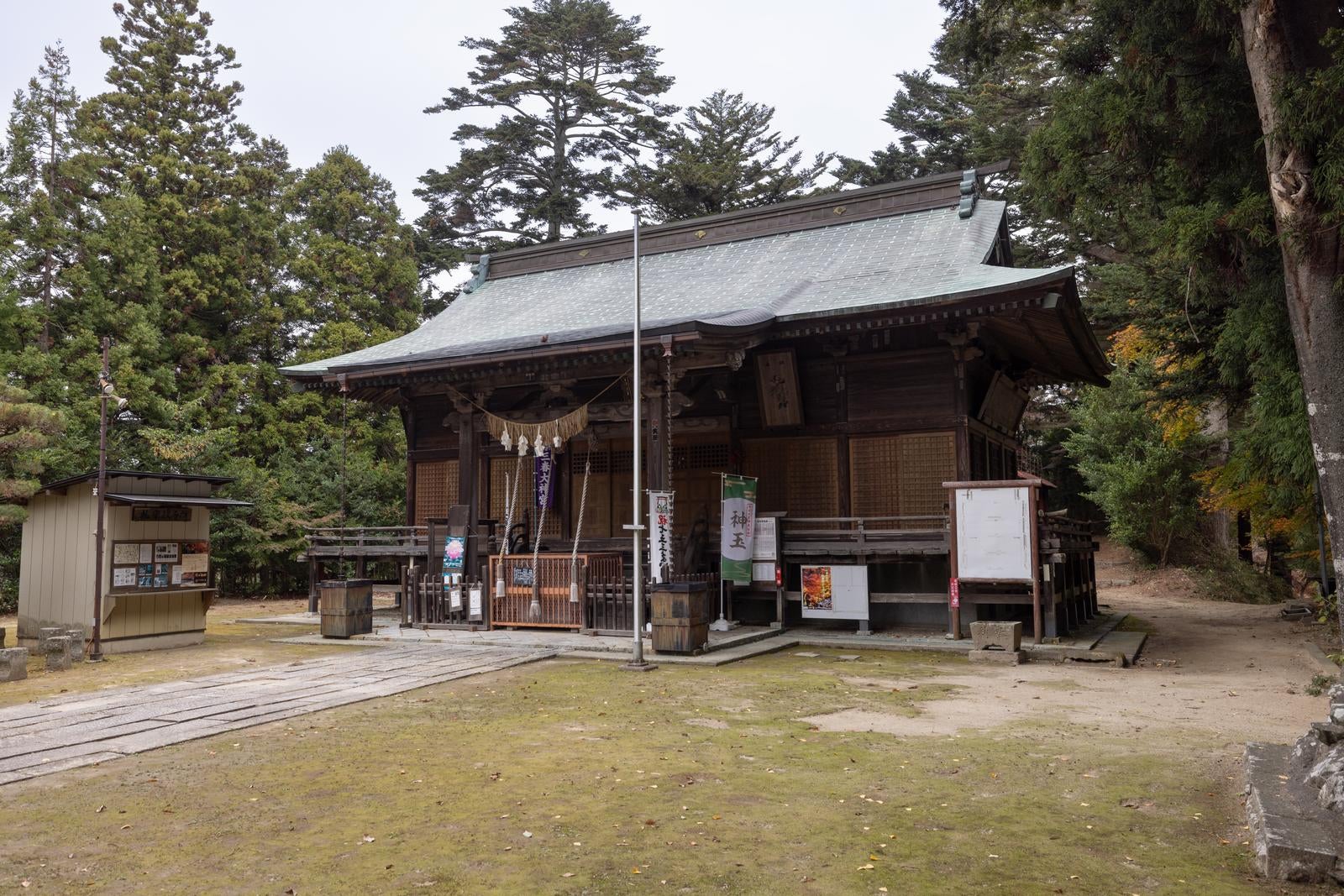 「三春神社のお堂」の写真