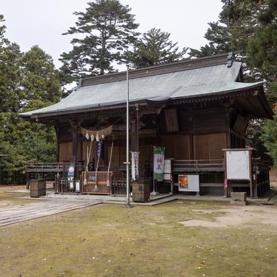三春神社のお堂の写真