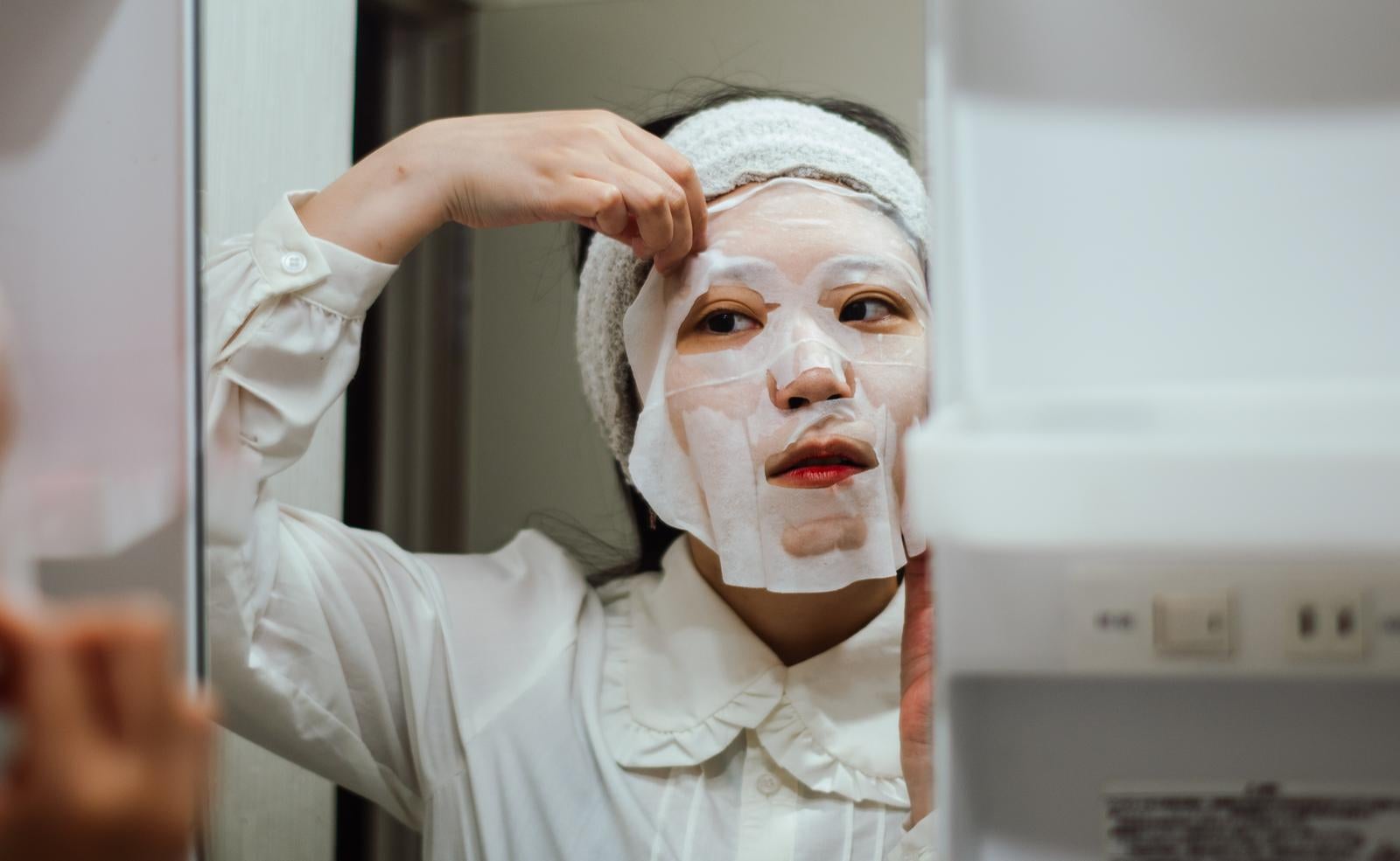 「トイレットペーパーでもいける」の写真［モデル：緋真煉］