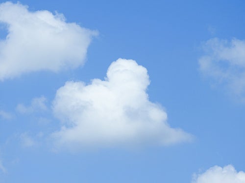 プカプカ浮かぶ雲の写真
