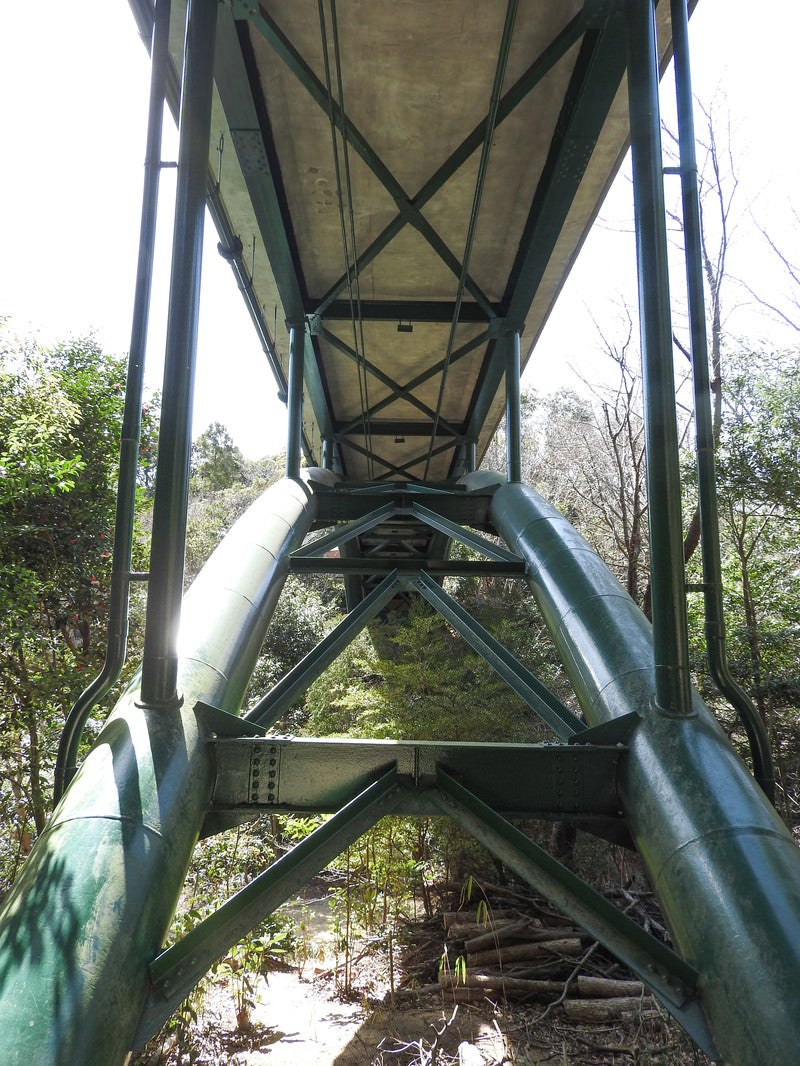 「谷にかかる橋」の写真
