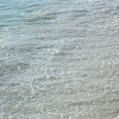 宮古島の波打ち際の写真