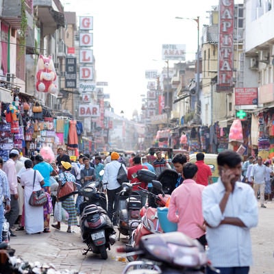 ニューデリー（インド）の商店街の写真