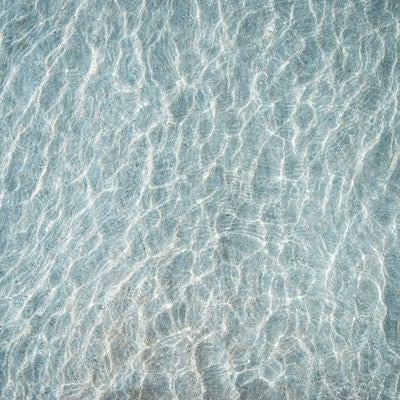 浅瀬の海と砂紋の写真