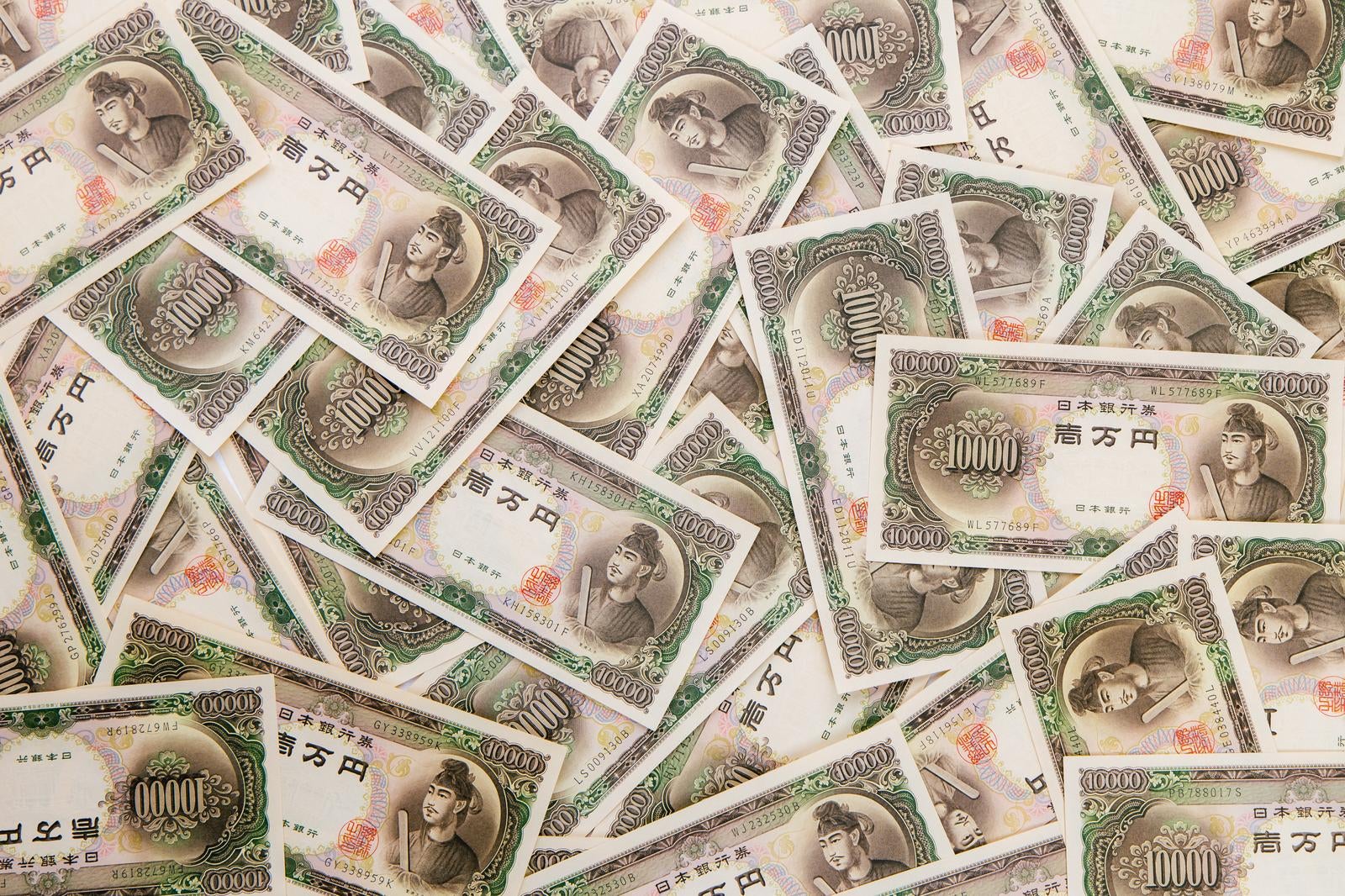 「散らばった一万円券（聖徳太子）」の写真