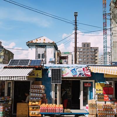 青空とナラントール・ザハ（ナラントール市場）の写真