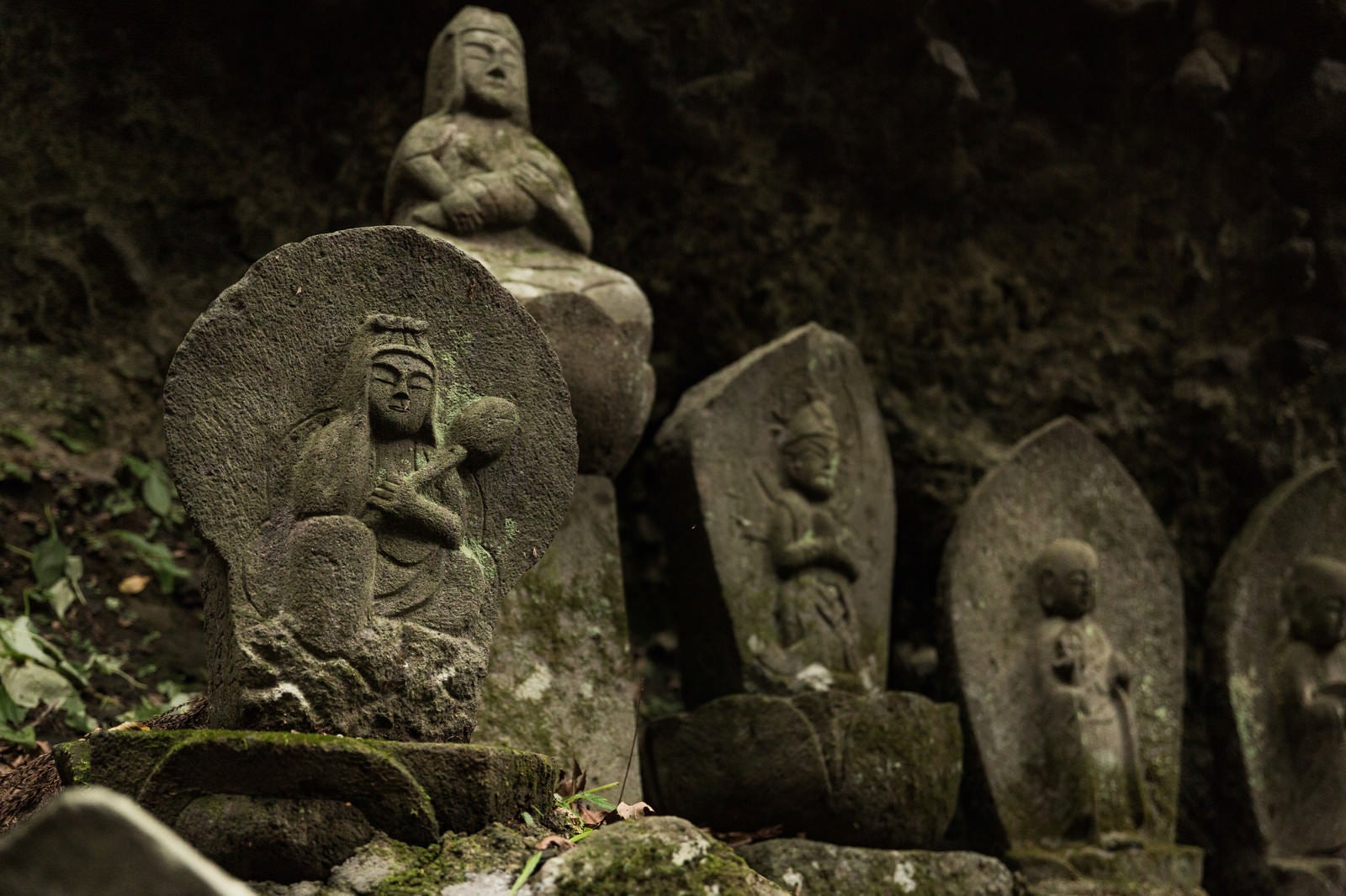 「滝沢観音石仏群の石像」の写真