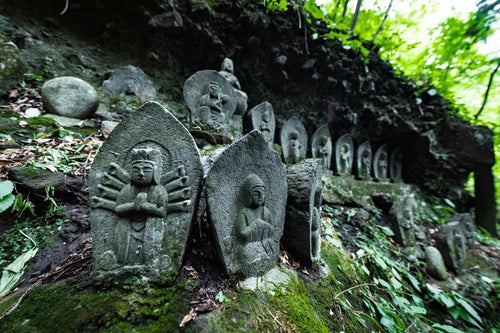滝沢観音石仏群の様子の写真