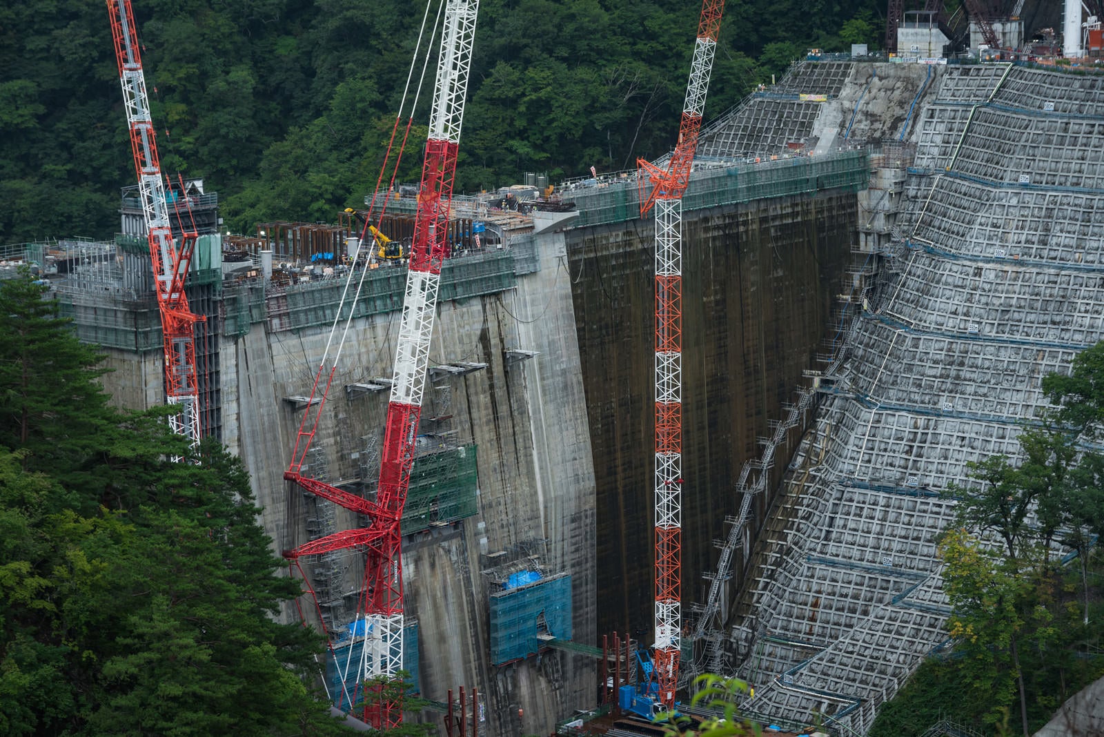 「八ッ場ダムの建設現場」の写真