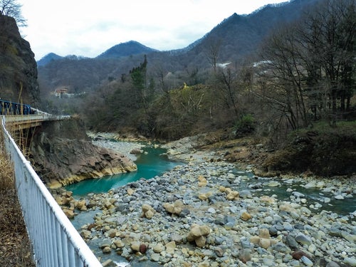 臥龍岩と吾妻川（八ッ場ダムによる水没予定地）の写真