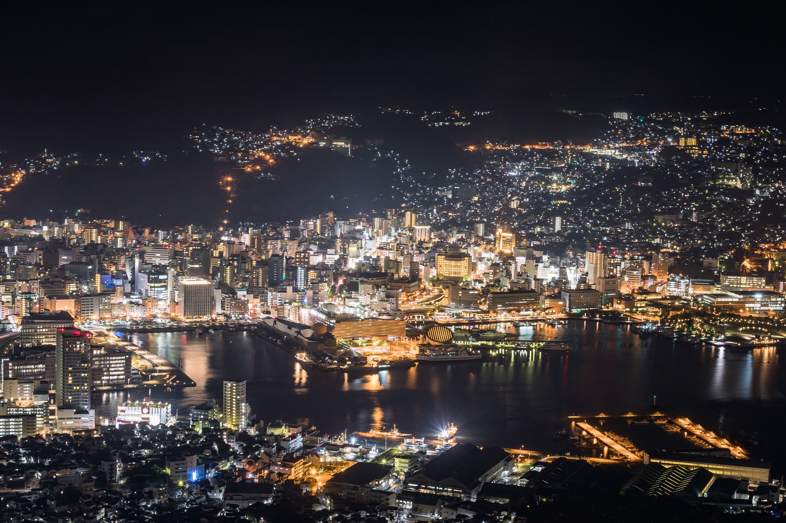 「稲佐山山頂展望台からの夜景（世界新三大夜景）」の写真