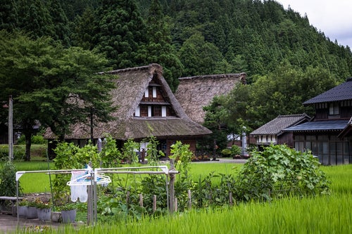 生活感ある田舎の情景（菅沼合掌造り集落）の写真